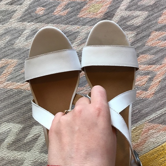 Lucky Brand NWOB Jenley White Leather Wedge Sandal - Picture 8 of 8